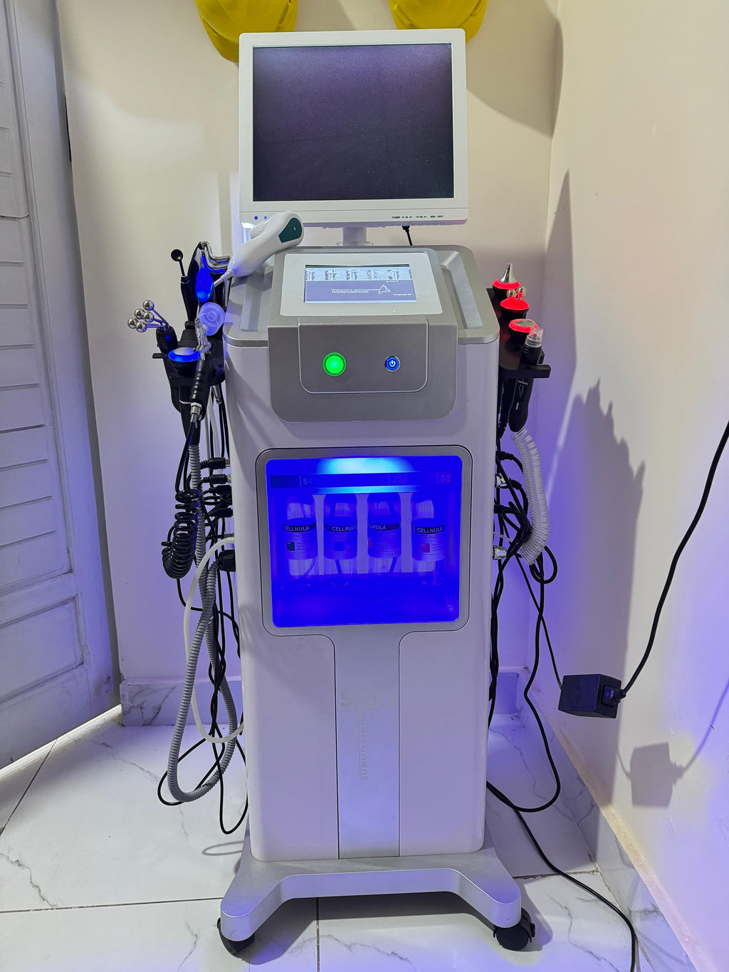 HYDRA FACIAL 12 IN 1